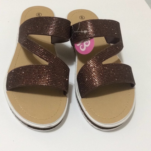 3/$28❤️Women Sander/slipper metallic color size 9 - Picture 7 of 7